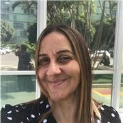 Licenciada en derecho en Brasil